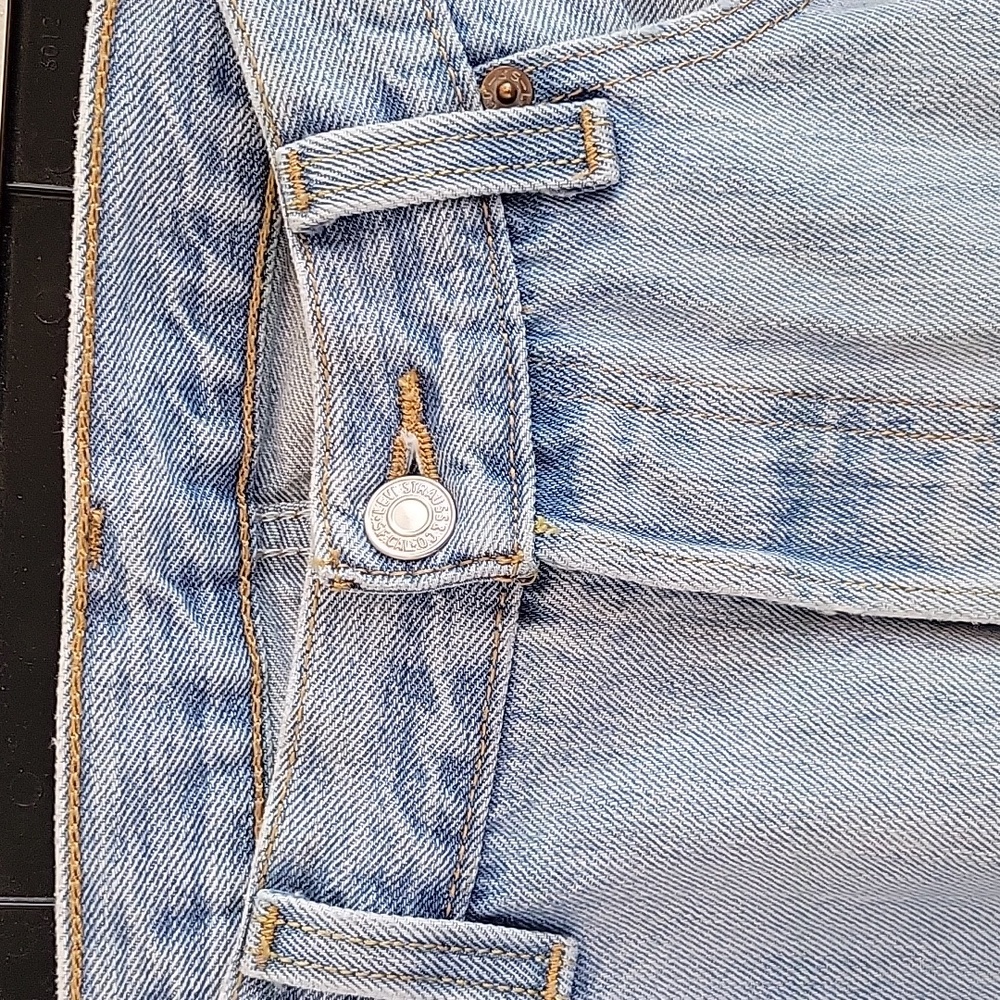 Levi's Men's 501 button fly  SZ 34X32 - Picture 2 of 8